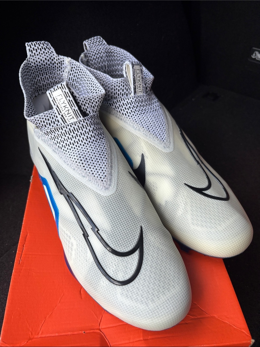Nike Men’s White/Black/Blue Football Cleats size 13